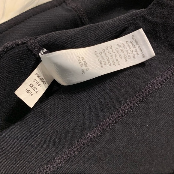 Athleta kickbooty 2 yoga workout shorts black size small - Picture 8 of 11